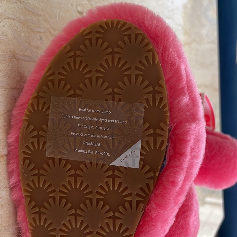 NWT UGG Slippers. - Picture 6 of 8